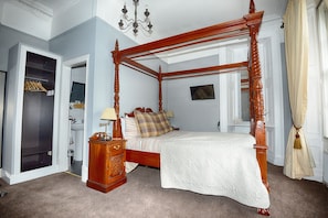 Deluxe Double Room | View from room - Callander Meadows (Callander)