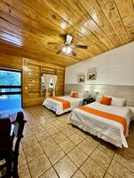 Habitacion Doble | 高档床上用品、办公桌、免费 WiFi