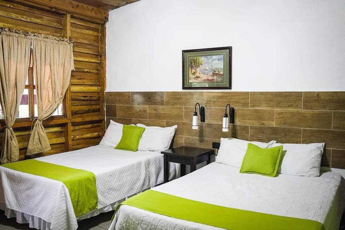 Suite Doble | Ropa de cama de alta calidad, escritorio, wifi gratis