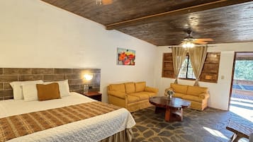 Suite Sencilla | Premium bedding, desk, free WiFi