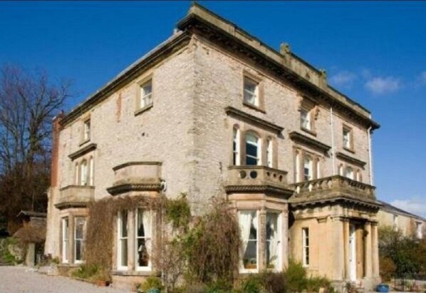 Front of property - Castle House B&B (Denbigh)