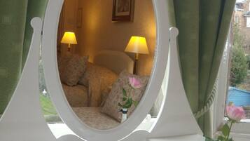 Twin Room | Room amenity