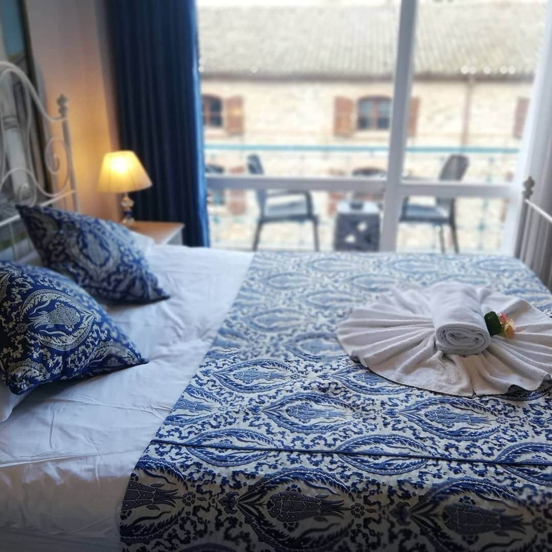 comfort double room, 1 king bed, mountain view | select comfort beds, iron/ironing board, free wifi, bed sheets