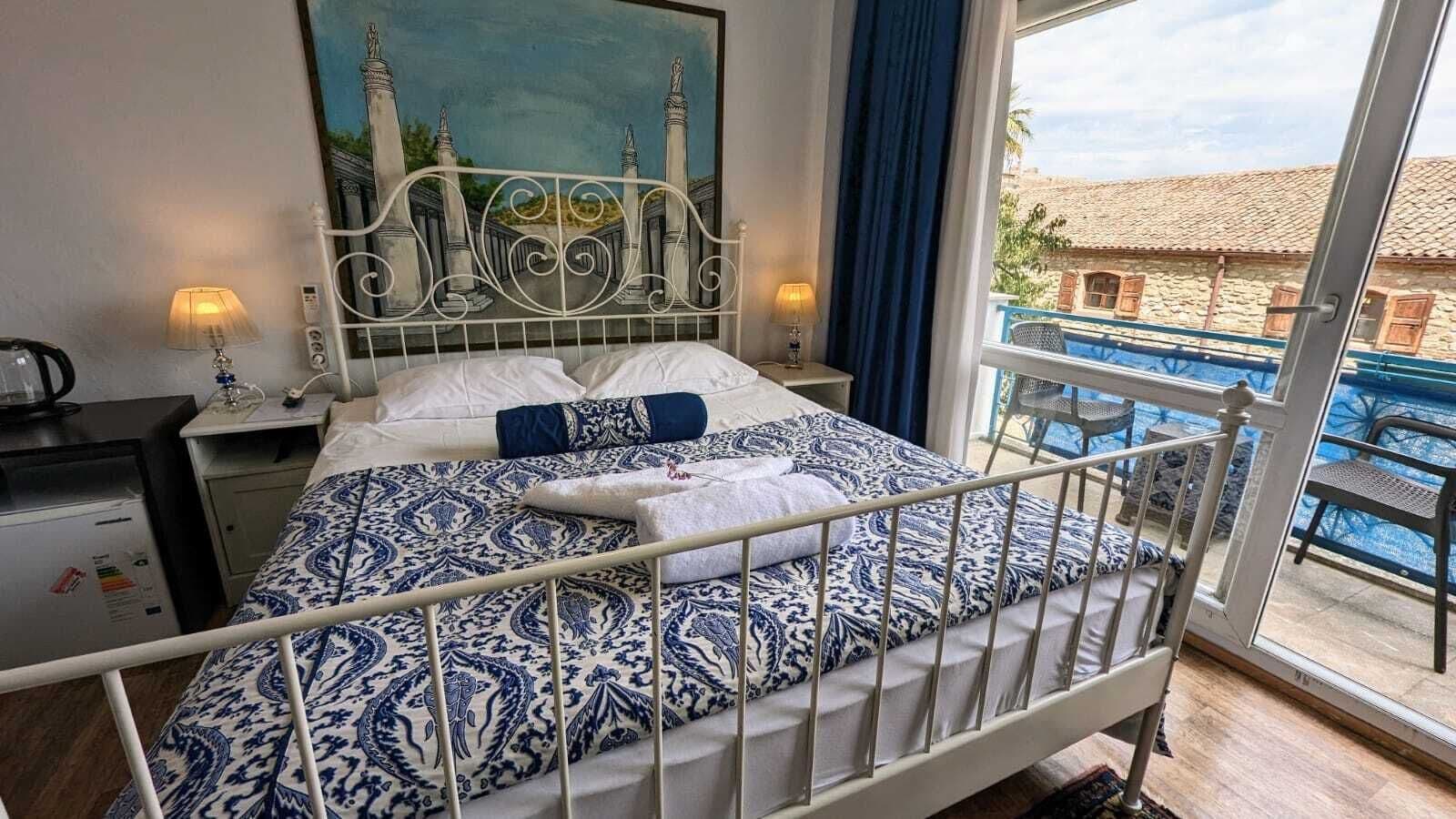 comfort double room, 1 king bed, mountain view | select comfort beds, iron/ironing board, free wifi, bed sheets