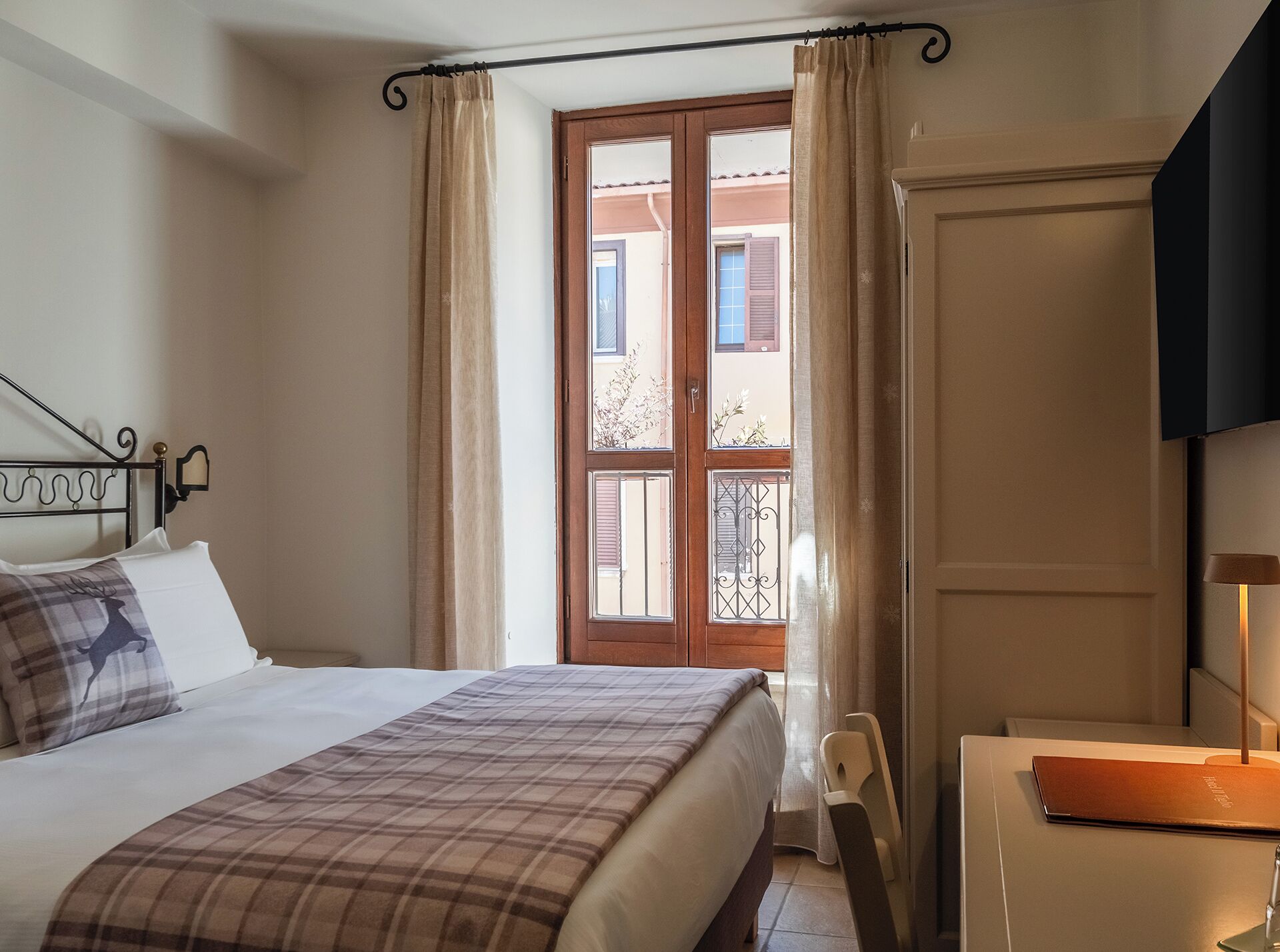 Camera doppia | 10 camere, biancheria da letto di alta qualità, materassi Select Comfort