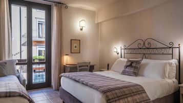 Triple Room | 10 bilik tidur, peralatan tempat tidur premium, gebar bulu kapas