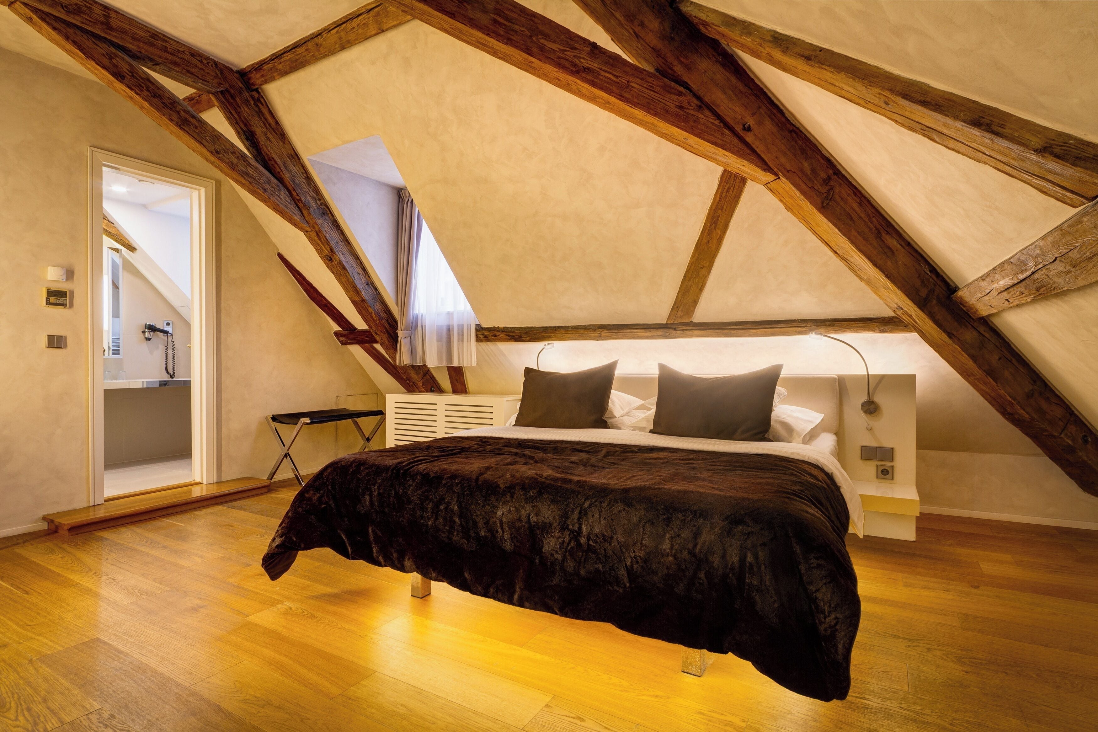 Executive Suite Castle View | Premium bedding, Select Comfort beds, minibar, in-room safe