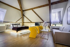 Tremannsrom – deluxe | Sengetøy av topp kvalitet, senger med Select Comfort-madrass og minibar