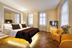 Deluxe tweepersoonskamer | Luxe beddengoed, Select Comfort-bedden, een minibar