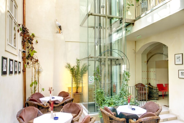 Área de estar no saguão