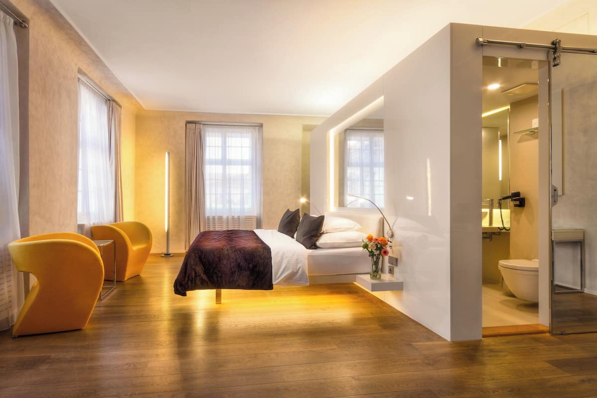 Executive Suite Castle View | Premium bedding, Select Comfort beds, minibar, in-room safe