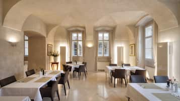 Tägliches inbegriffenes Frühstücksbuffet