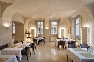 Ilmainen päivittäinen buffetaamiainen 