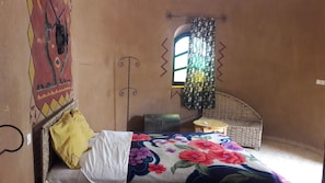Coffre-fort, décor unique, bureau, rideaux d’obscurcissement