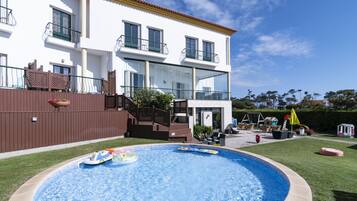 Enjoy a relaxing stay with a balcony offering outdoor seating, a pool, hot tub, and lawn.