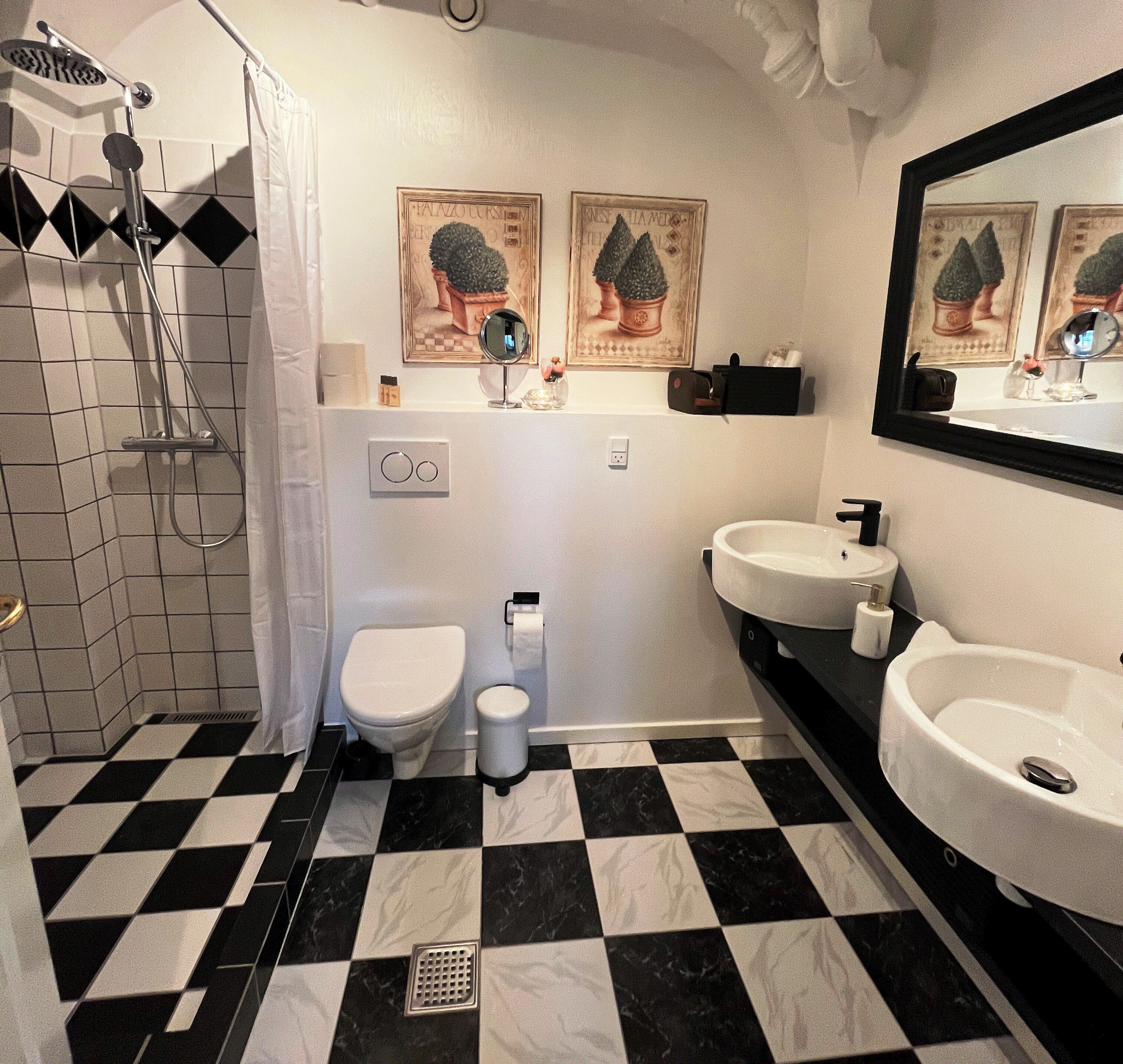 apartment | bathroom | shower, free toiletries, hair dryer, towels