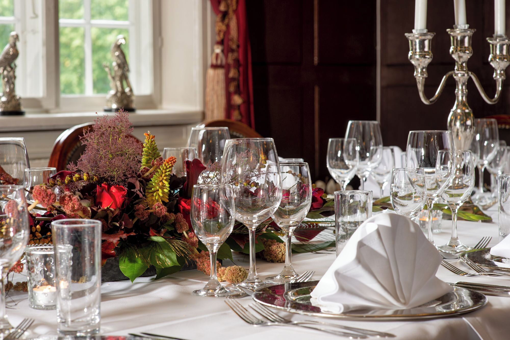 lunch and dinner served, garden views