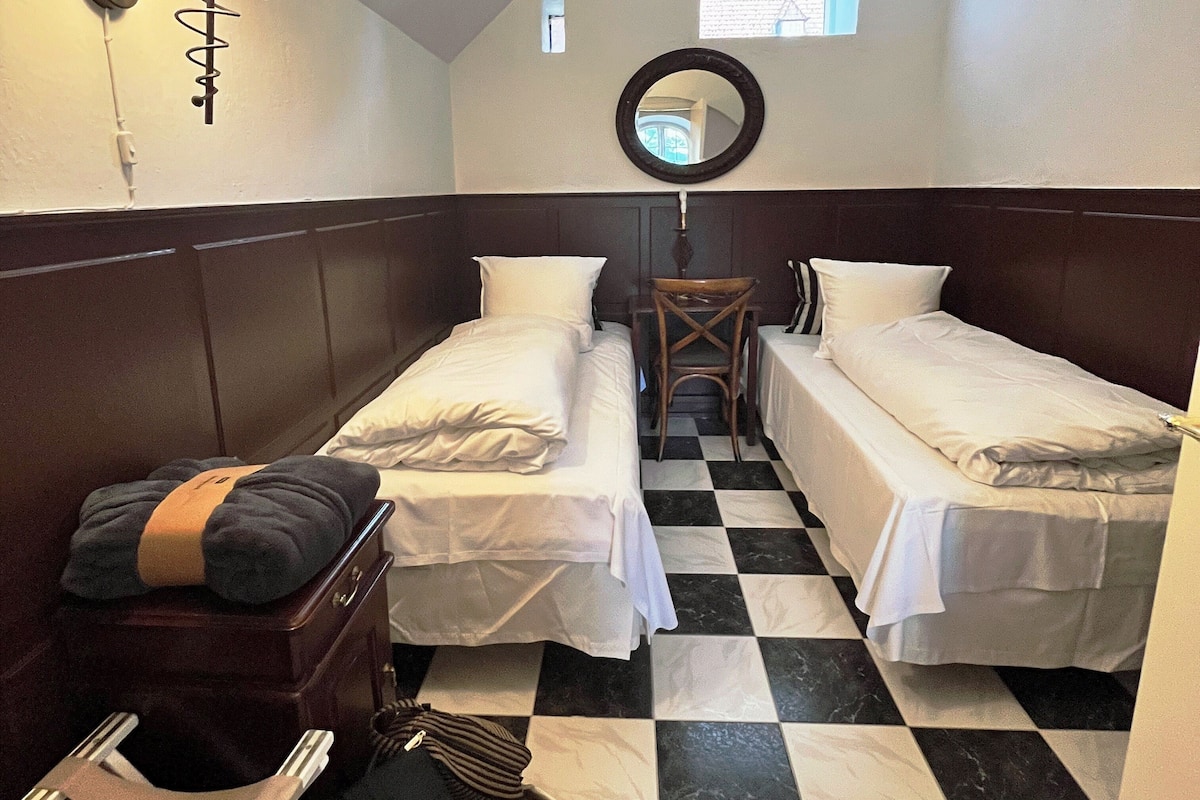 apartment | 4 bedrooms, hypo-allergenic bedding, minibar, in-room safe