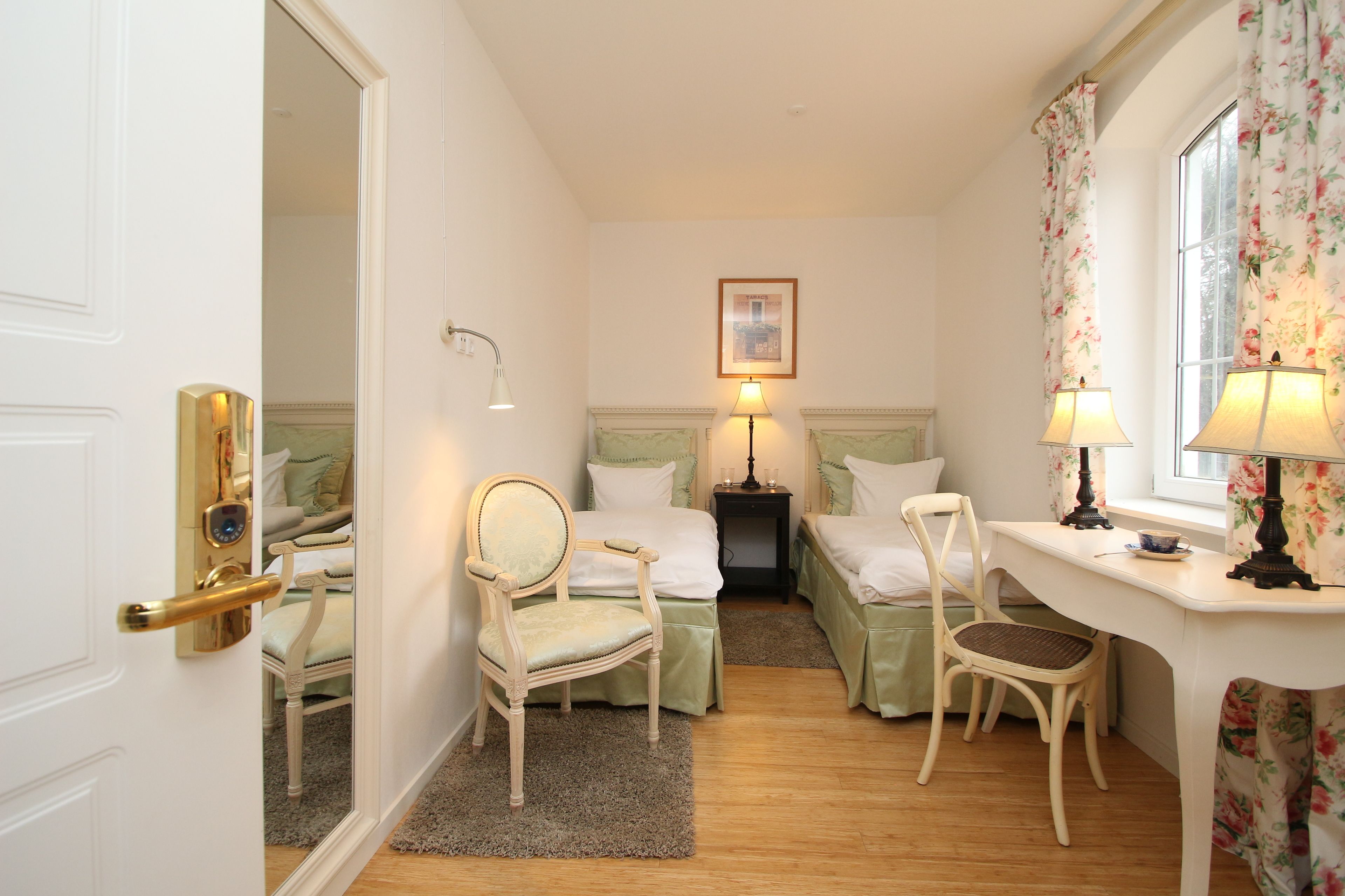 4 bedrooms, hypo-allergenic bedding, minibar, in-room safe