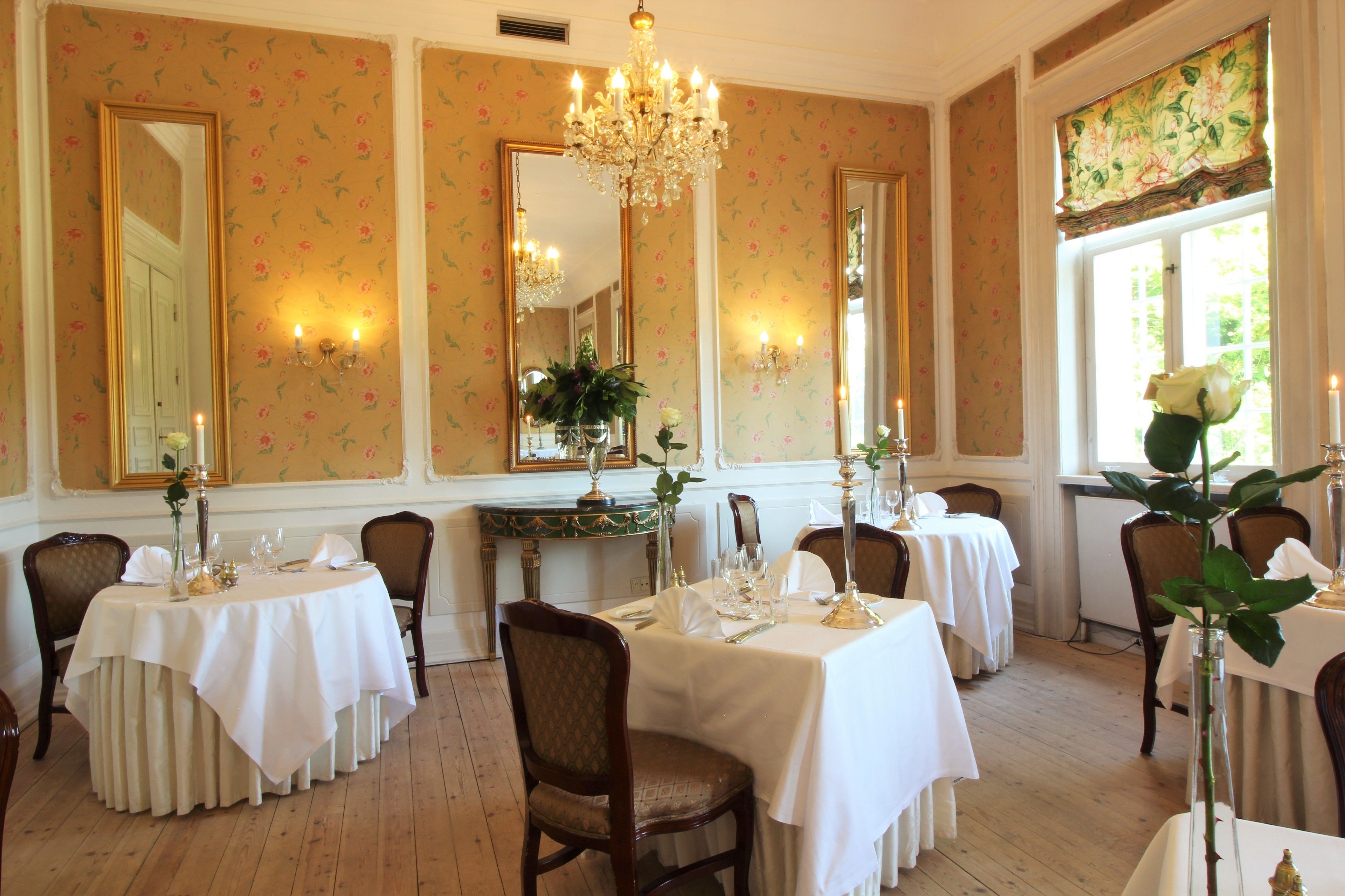 ランチ、ディナーに営業 (ガーデン ビュー)