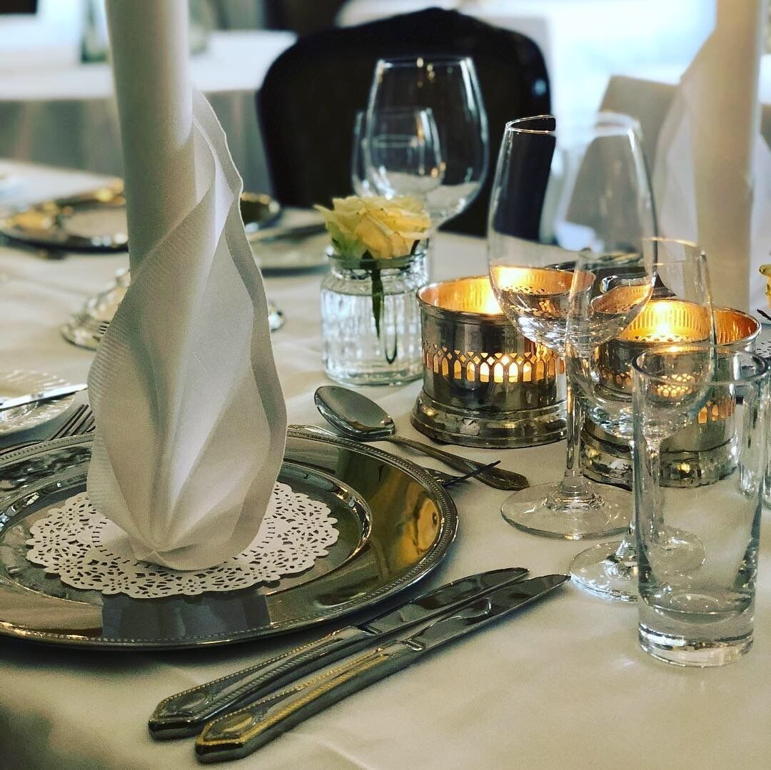 lunch and dinner served, garden views