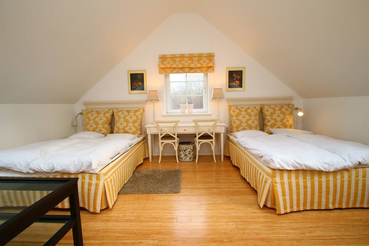 Economy Double Room, Annex Building | Hypo-allergenic bedding available, minibar, in-room safe, desk