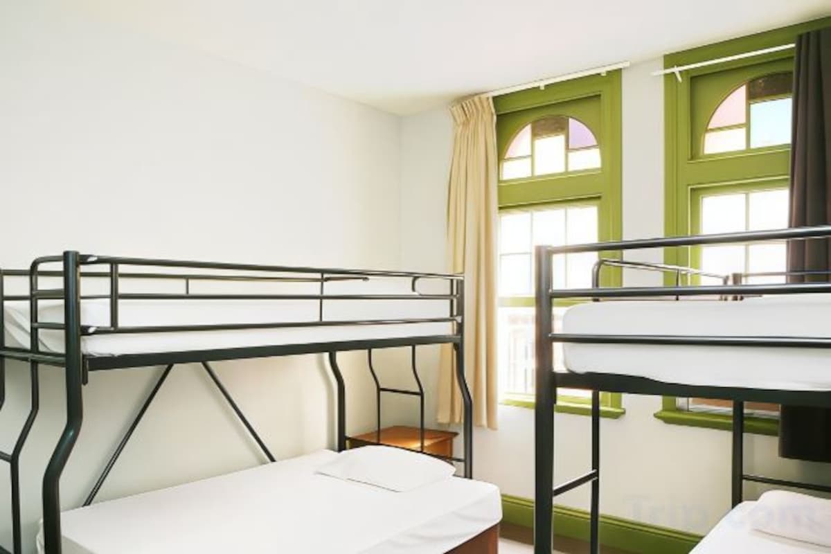 Ropa de cama de alta calidad, wifi gratis y ropa de cama