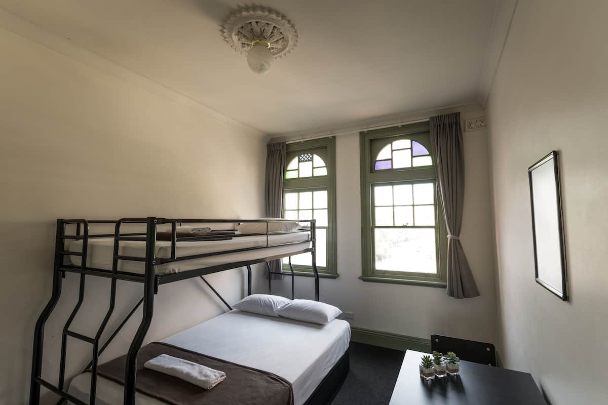 Habitación individual | Ropa de cama de alta calidad, wifi gratis y ropa de cama