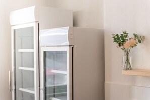 Refrigerador, microondas, tostadora, arrocera