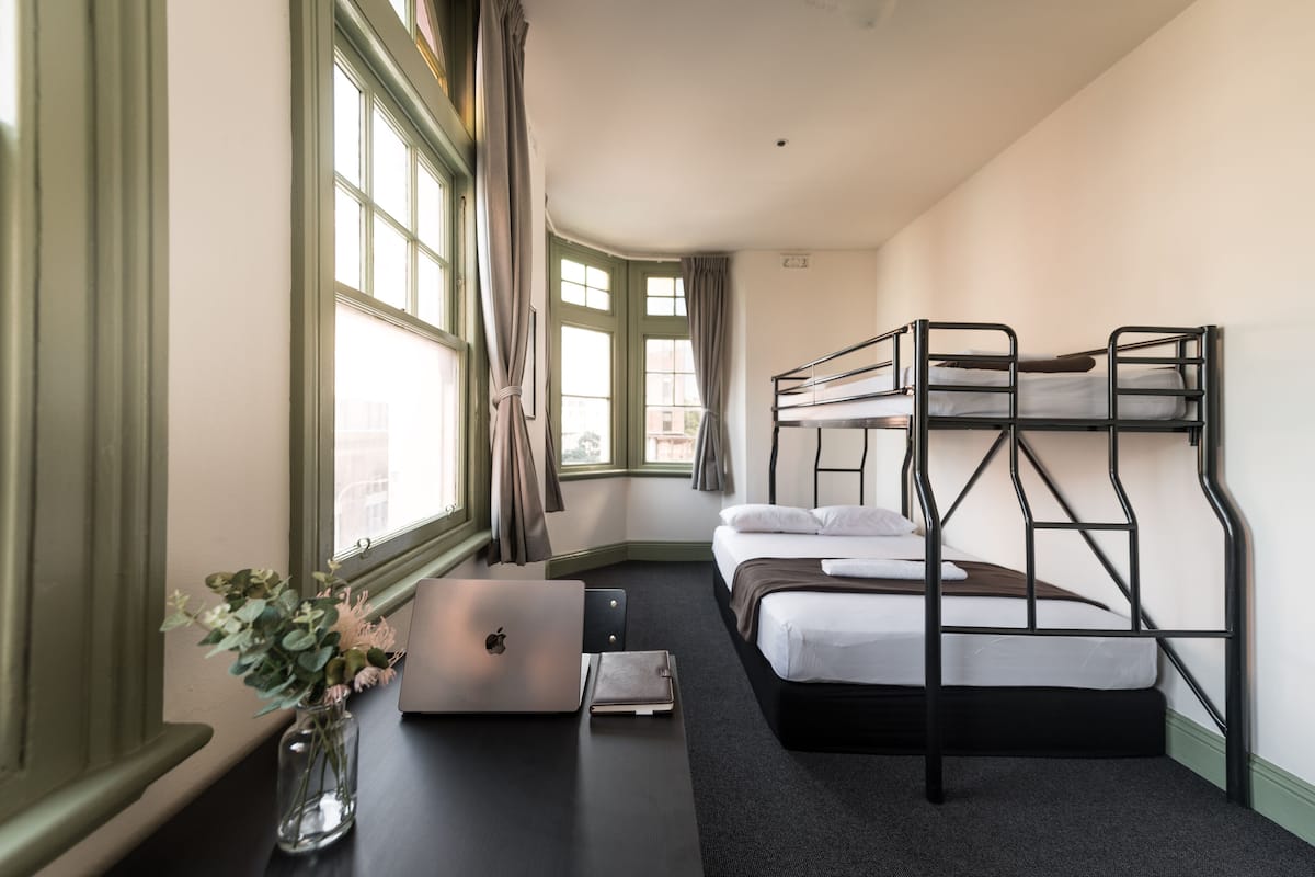 Ropa de cama de alta calidad, wifi gratis y ropa de cama