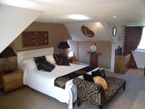 Deluxe Suite | Individually decorated, individually furnished, cribs/infant beds - The Globe Inn (Newton Abbot)