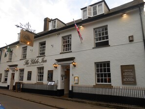 Front of property - The Globe Inn (Newton Abbot)
