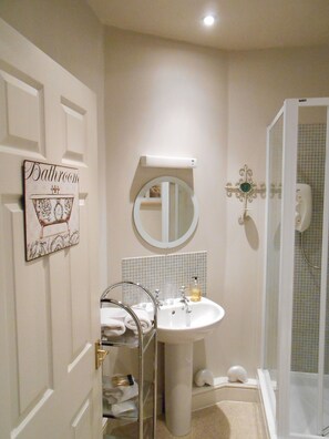 Superior Double Room | Bathroom - The Globe Inn (Newton Abbot)