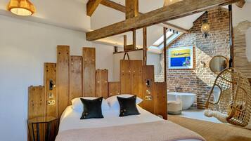 Suite, Ensuite | Egyptian cotton sheets, individually decorated, individually furnished