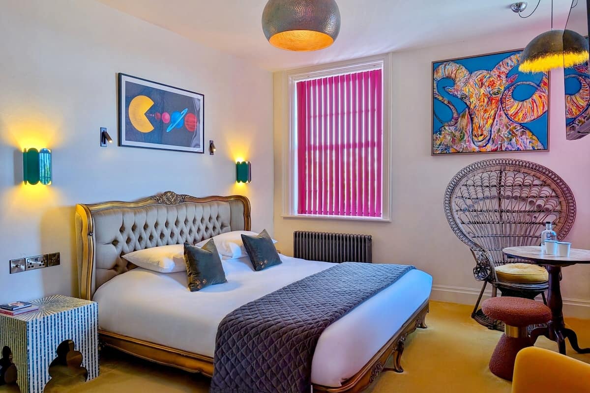 Superior suite, en-suite badkamer | 1 slaapkamer, lakens van Egyptisch katoen, individueel gedecoreerd