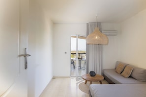Blackout curtains, iron/ironing board, free cots/infant beds, free WiFi