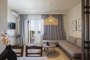 Family Apartment, 1 Bedroom, Sea View | Living area