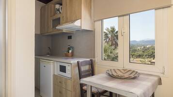 Apartment, 1 Bedroom, Sea View | Private kitchenette