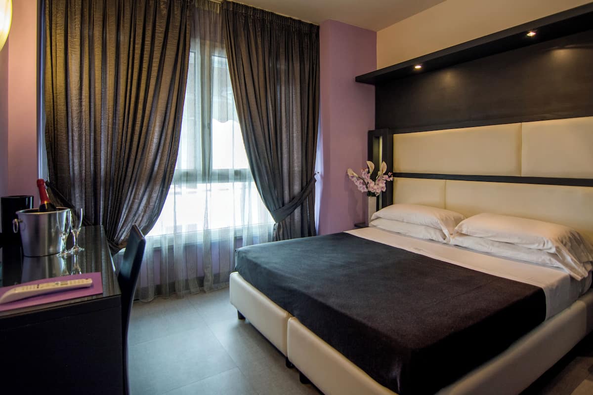 Premium bedding, down comforters, minibar, in-room safe