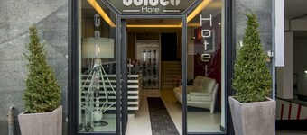 Golden Hotel
