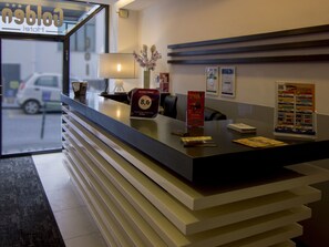 Reception - Golden Hotel (Naples)