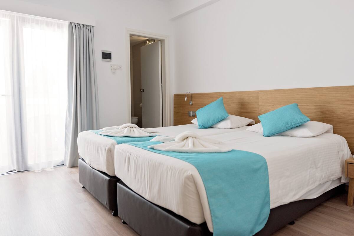 Pillowtop beds, in-room safe, iron/ironing board (on request)