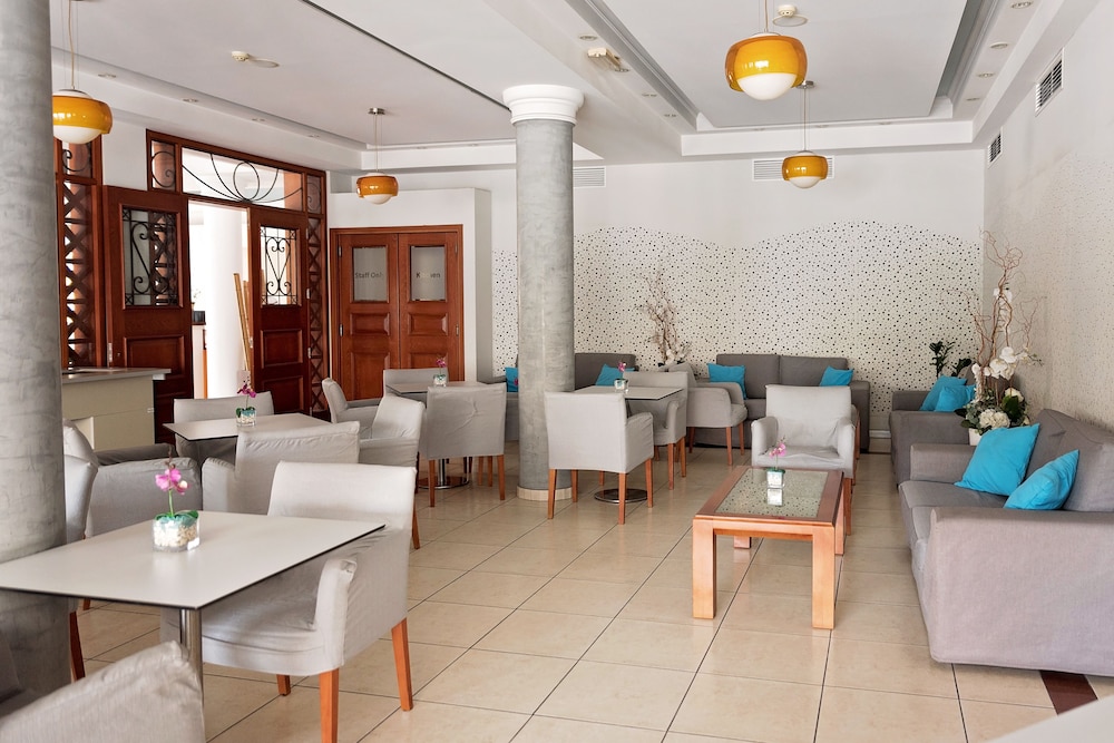 Pyramos Hotel by null