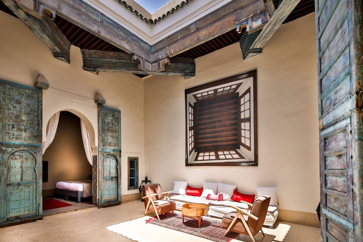 superior suite | in-room safe, rollaway beds, bed sheets