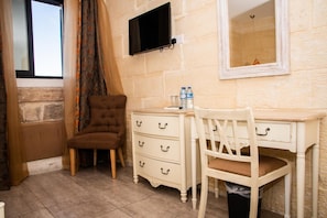 1 chambre, bureau, fer et planche Ă repasser, Wi-Fi gratuit