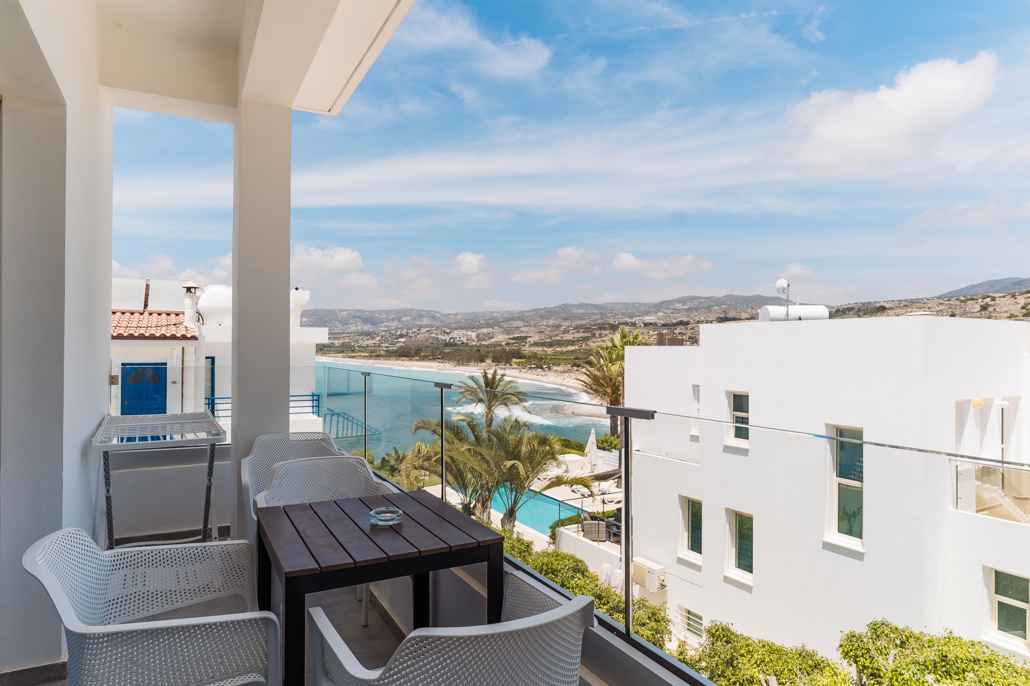 Executive Suite, 1 Bedroom, Mountain View | Balcony