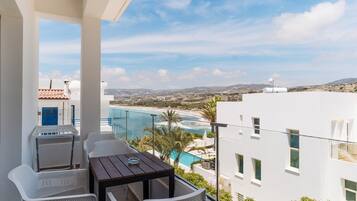 Executive Suite, 1 Bedroom, Mountain View | Balcony