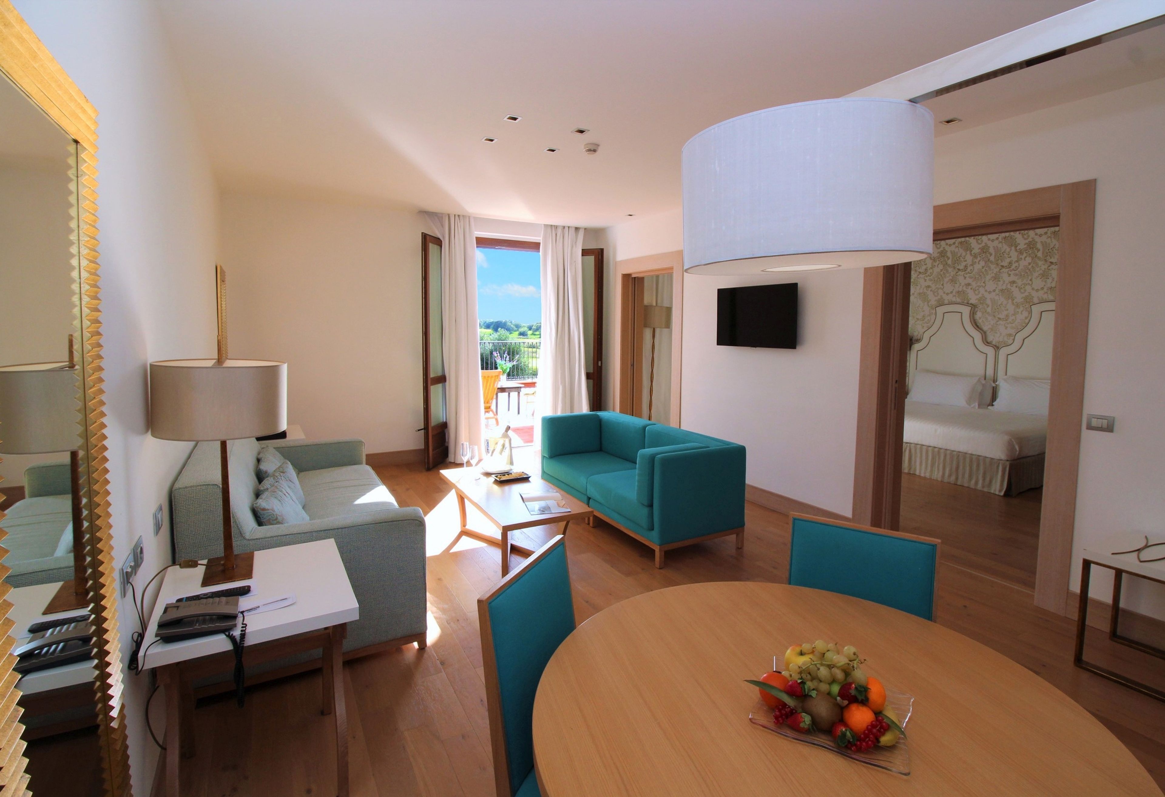 32-tums LCD-tv med premiumkanaler och tv