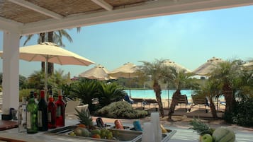 Poolside bar