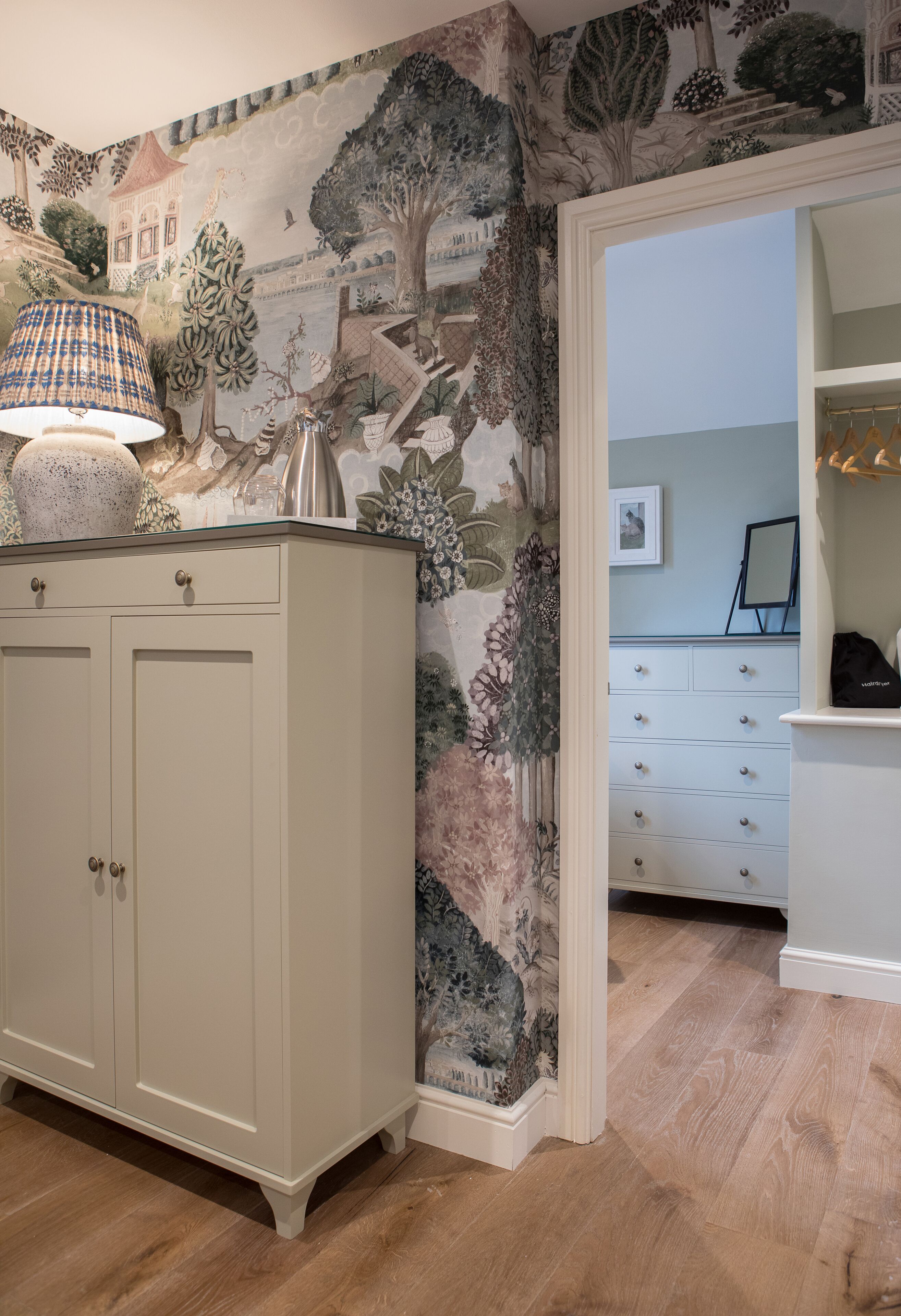 luxury suite | living area | 32-inch led tv with satellite channels, tv